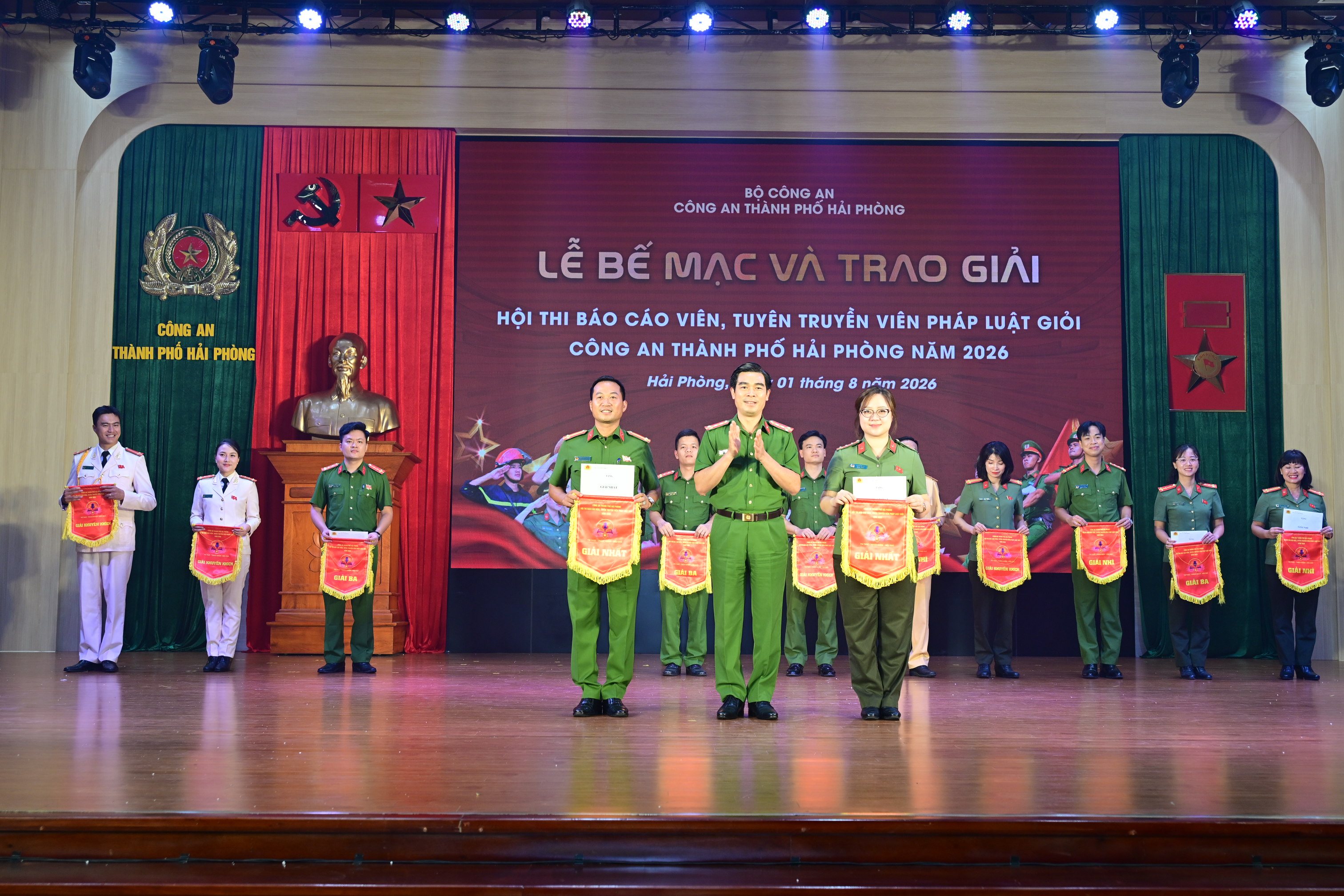 CAP Thủy Nguyên và Đại úy Phạm Kim Anh (Ban Chuyên đề ANHP) đoạt giải Nhất hội thi báo cáo viên, tuyên truyền viên pháp luật giỏi CATP Hải Phòng